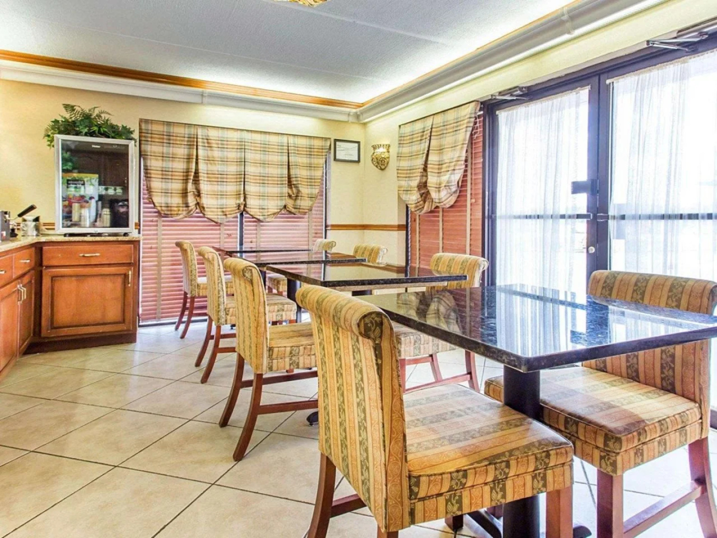 Econo Lodge Inn & Suites Griffin North