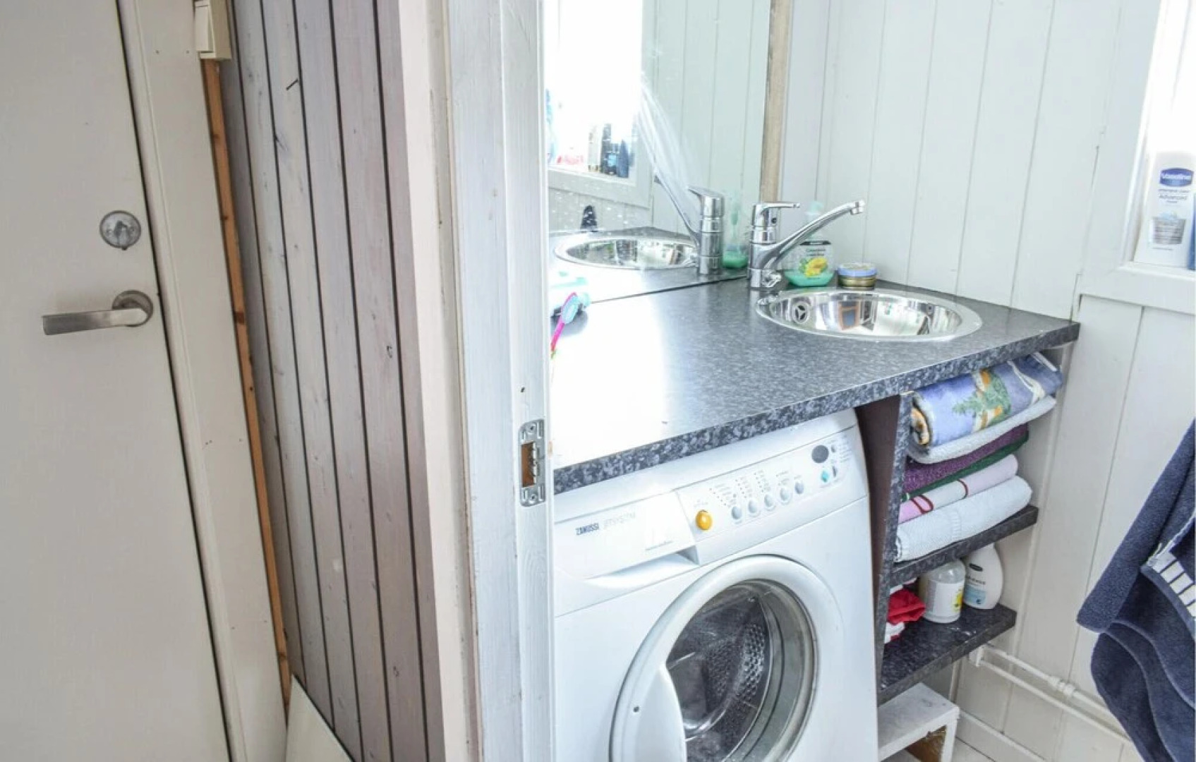 Awesome Home in Hægeland With 3 Bedrooms and Jacuzzi