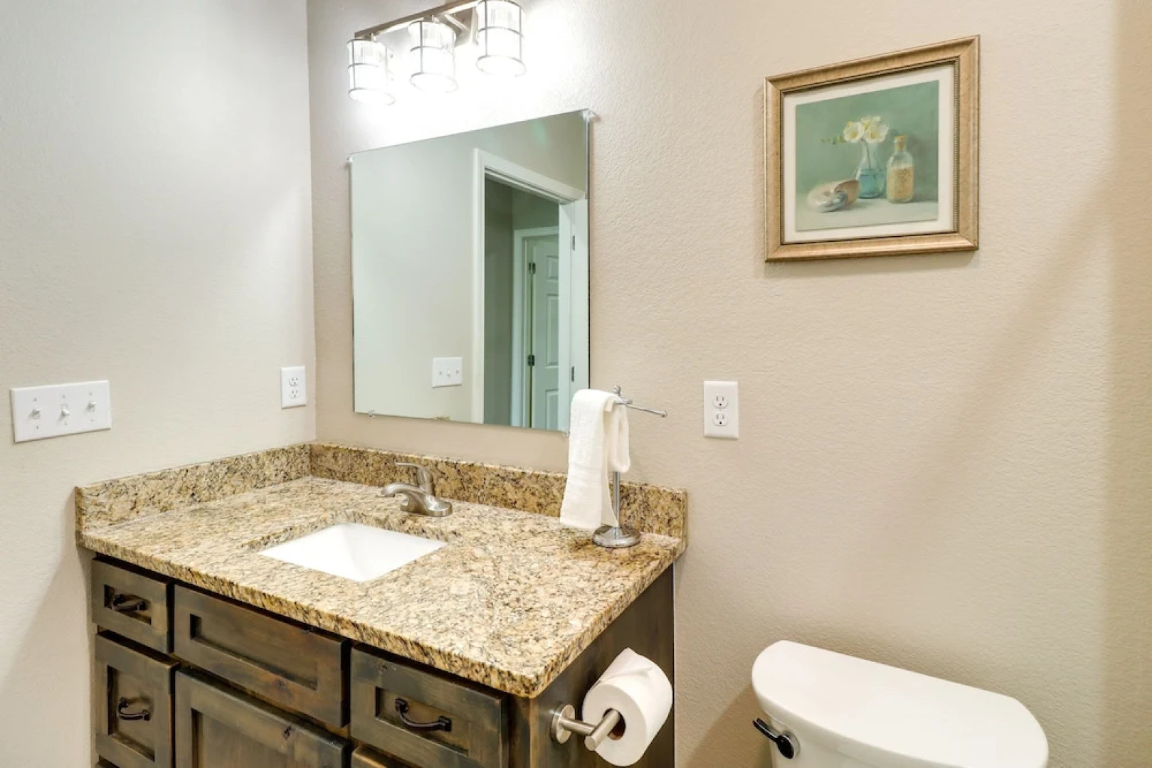 Quaint Harrison Home 2 Mi to Downtown!