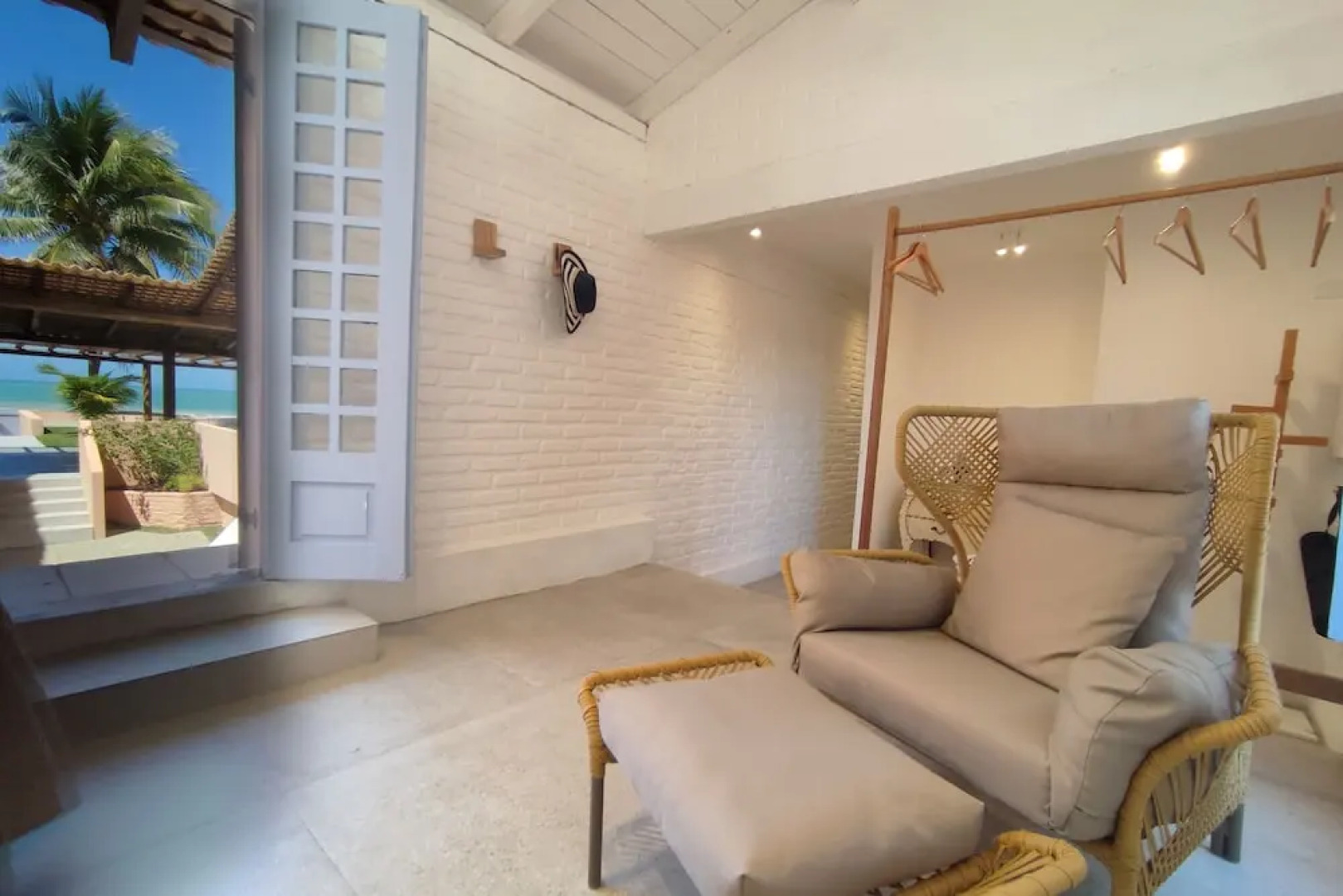 Casa pé na areia com 05 suítes