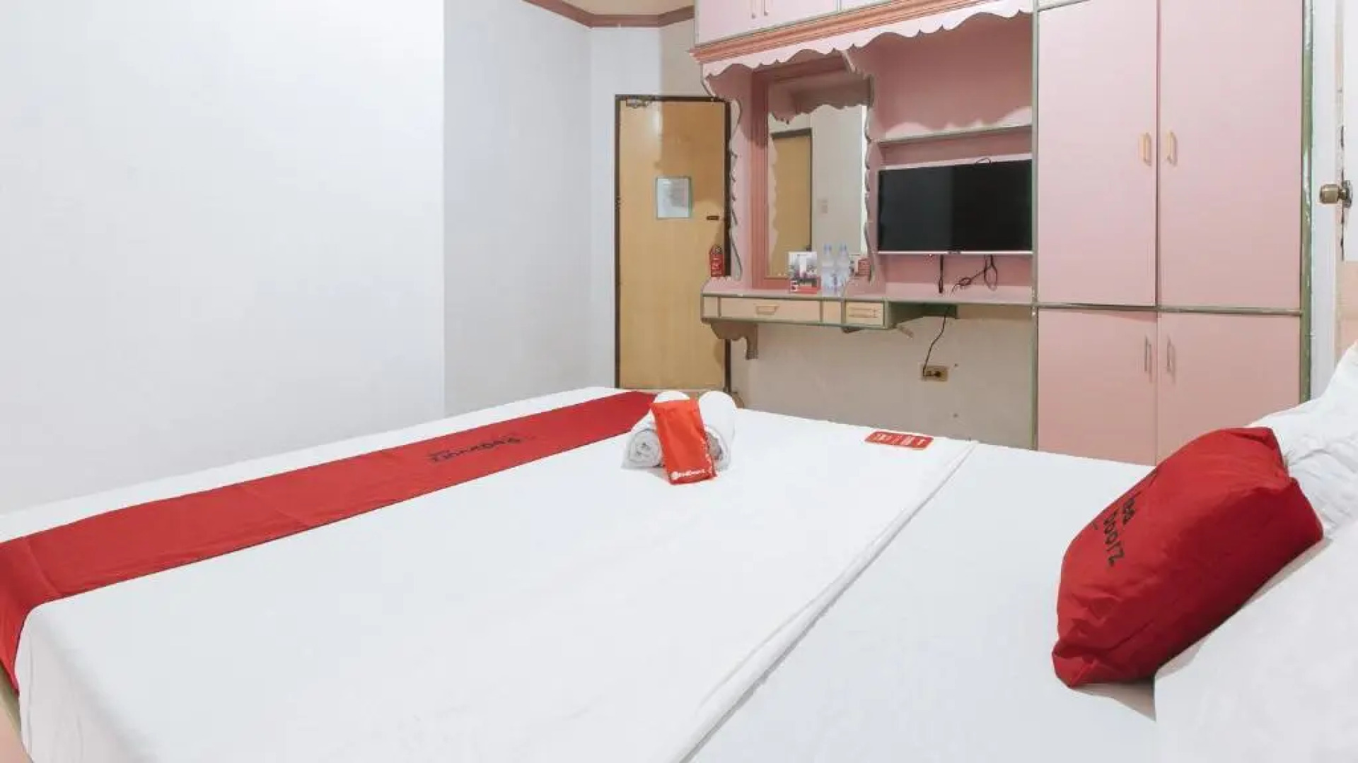 RedDoorz @ Royal Grande Beach Resort Batangas