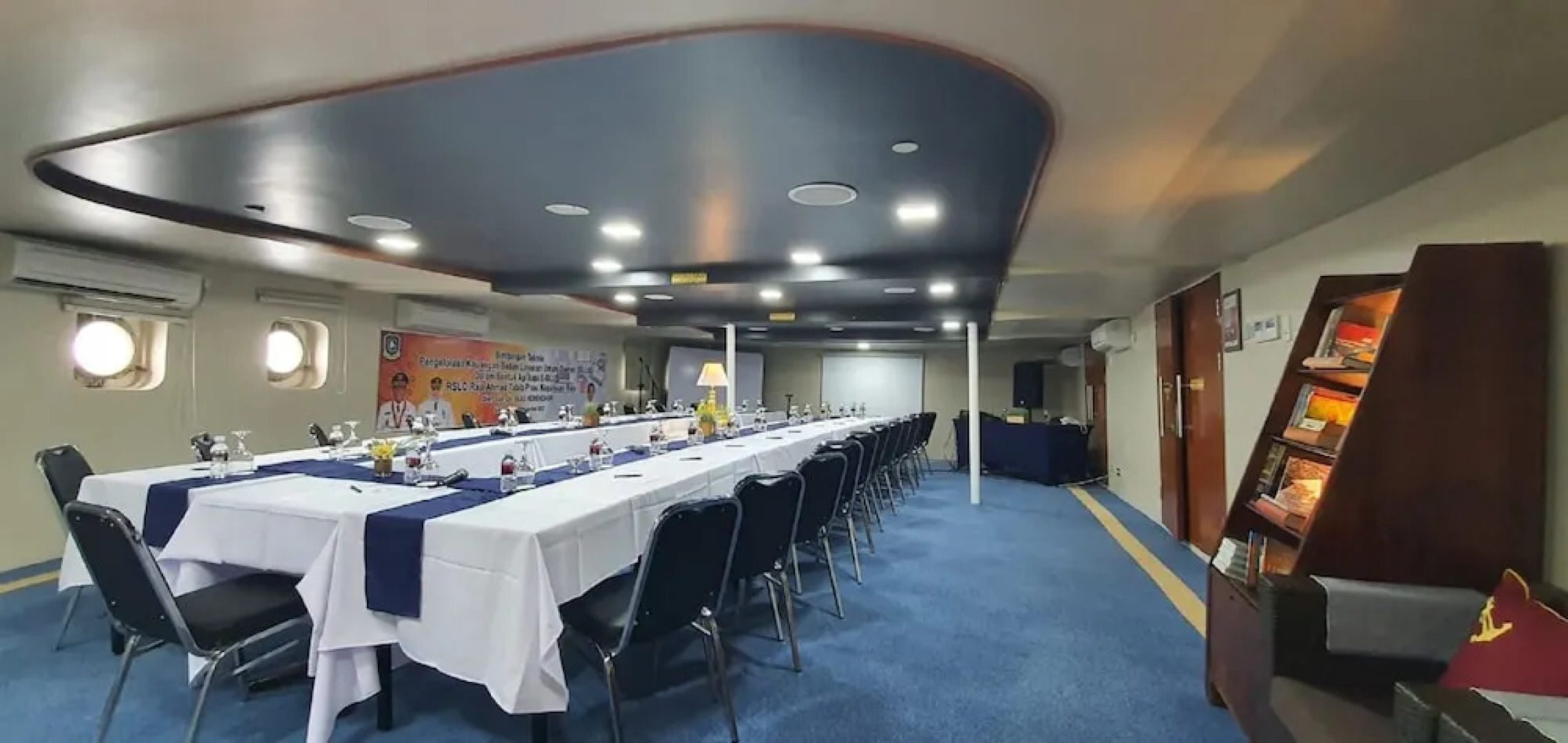 Doulos Phos The Ship Hotel