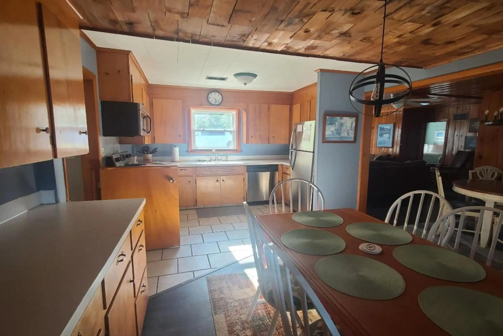 Lake Huron - 3 Bedroom, 2 Bath Lake Front Home (Sleeps 12)