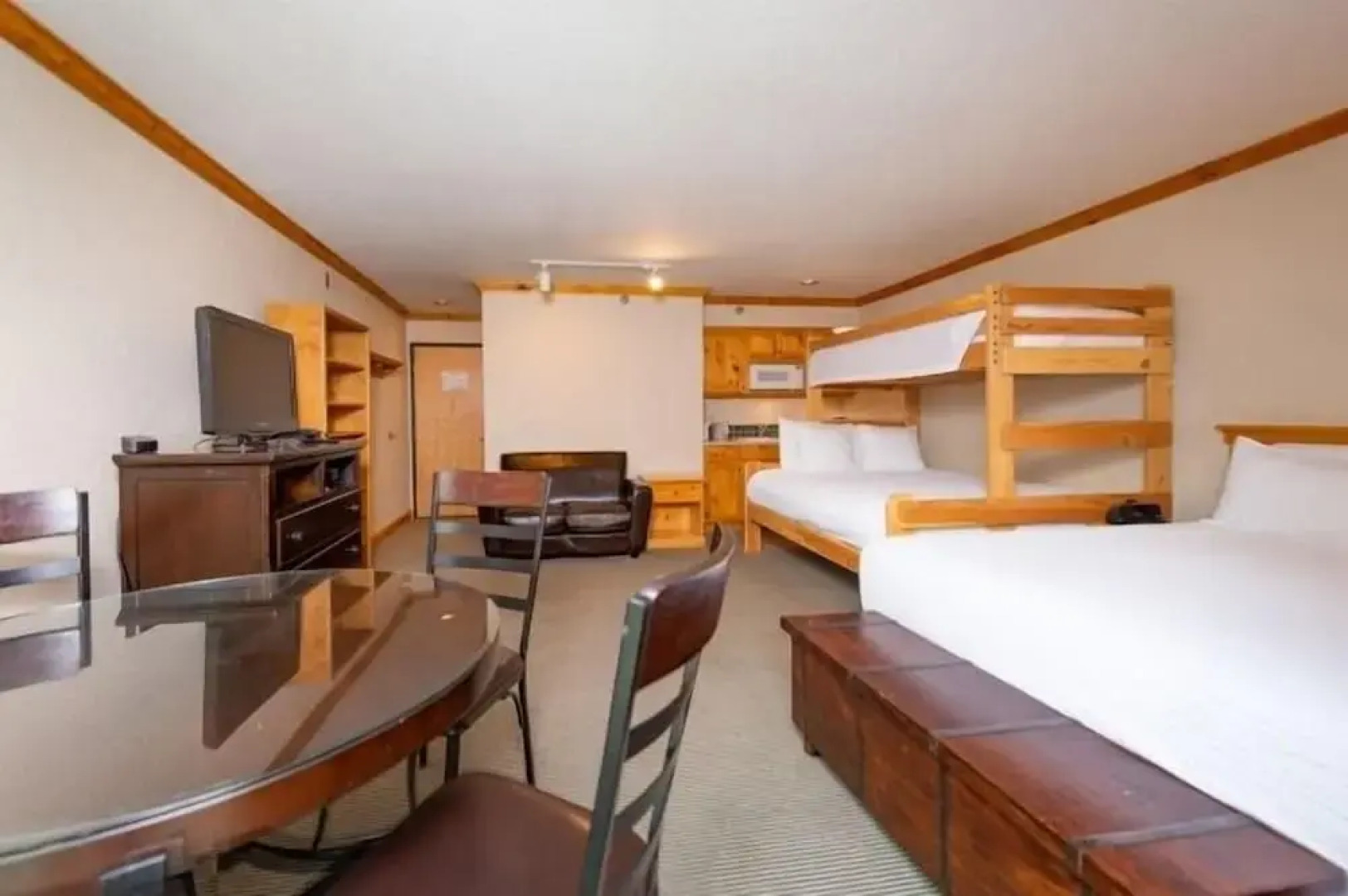 Schweitzer Mountain Resort Selkirk Lodge