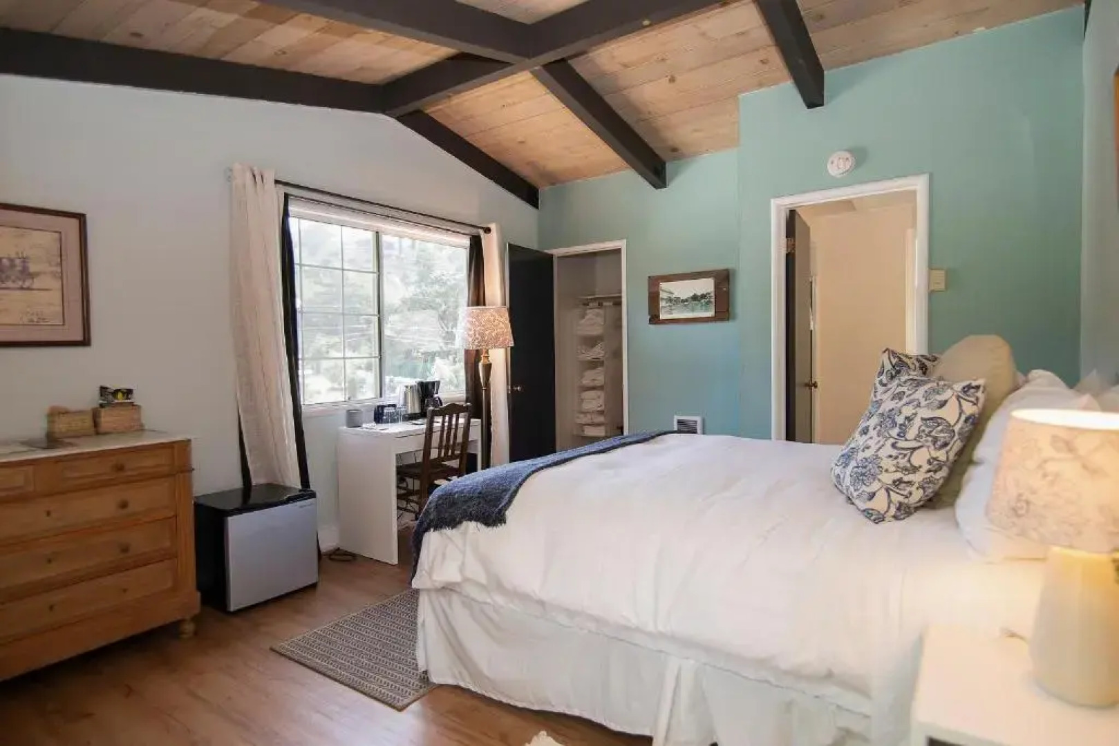 Smiley's Saloon & Hotel