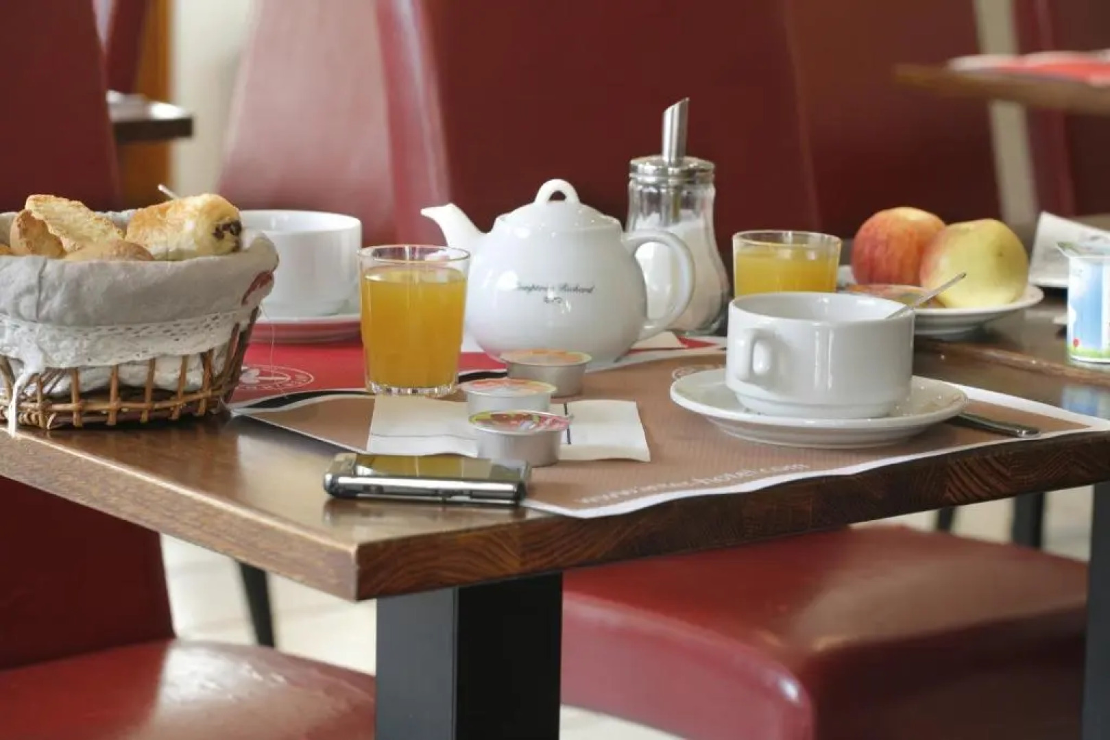 Hôtel de Genève , Faverges-Seythenex 74210, Haute Savoie