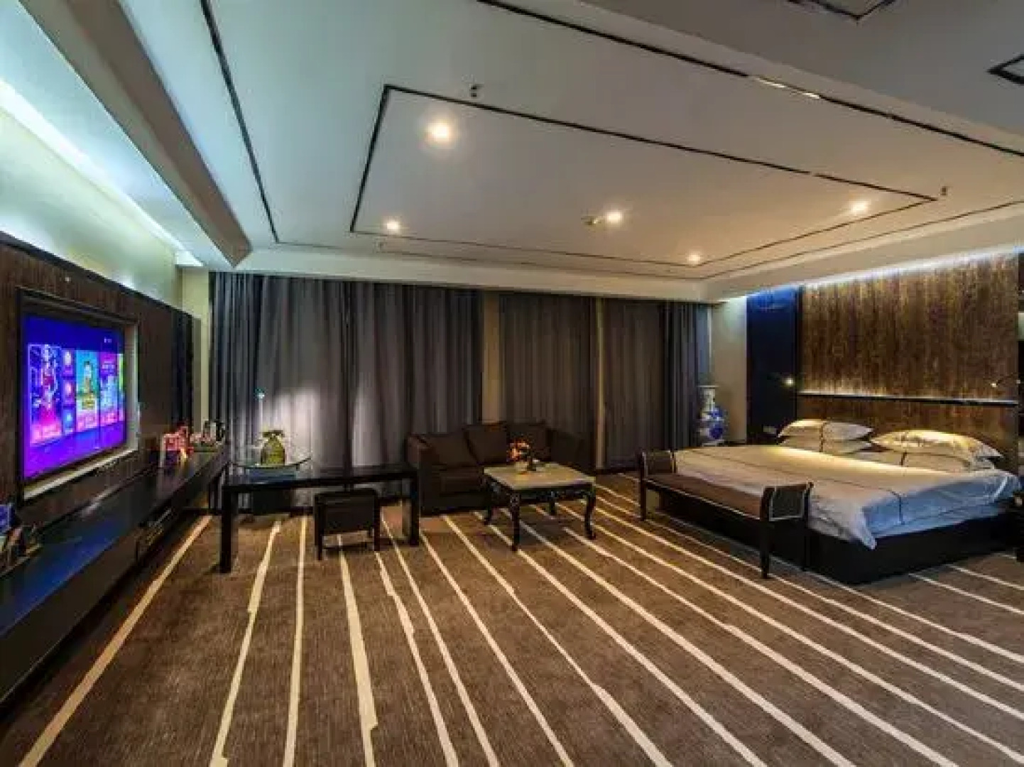 Hotels in Yiningbaiman