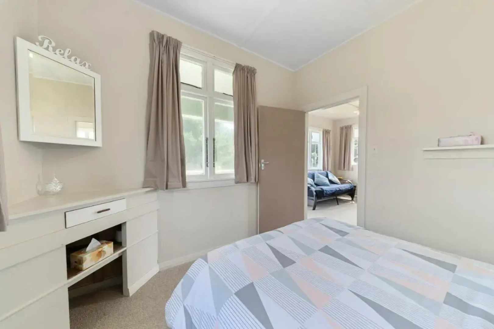 The Beach House - Kapiti Coast Holiday Home