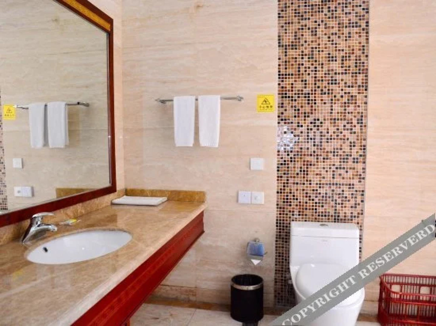 Shuihu Holiday Hotel