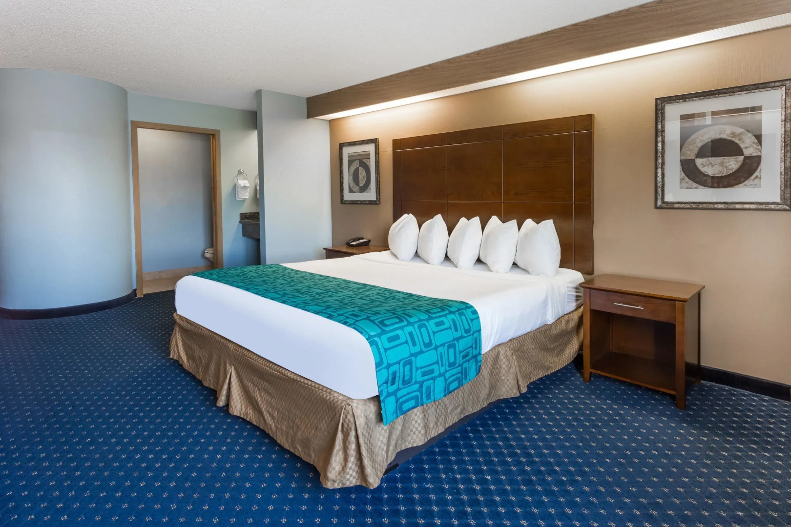 Howard Johnson Hotel & Suites by Wyndham Vancouver