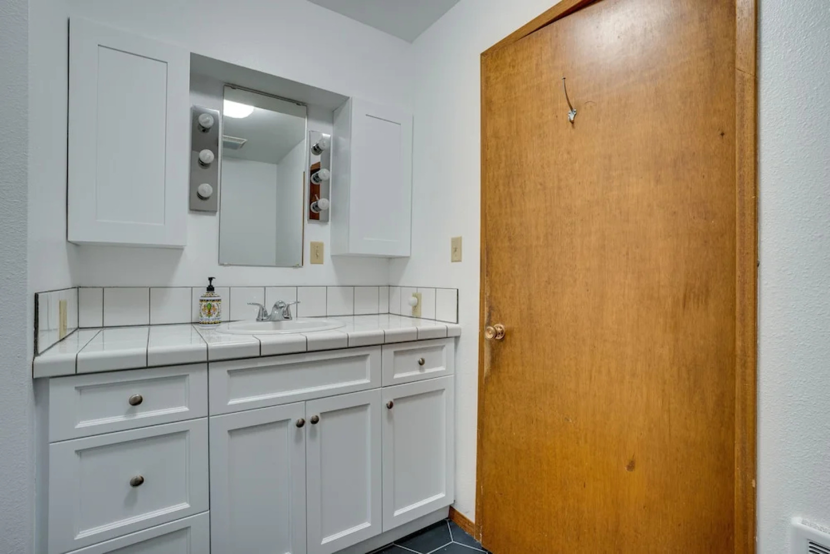 Colorful Lake Chelan Home w/ Saltwater Pool!