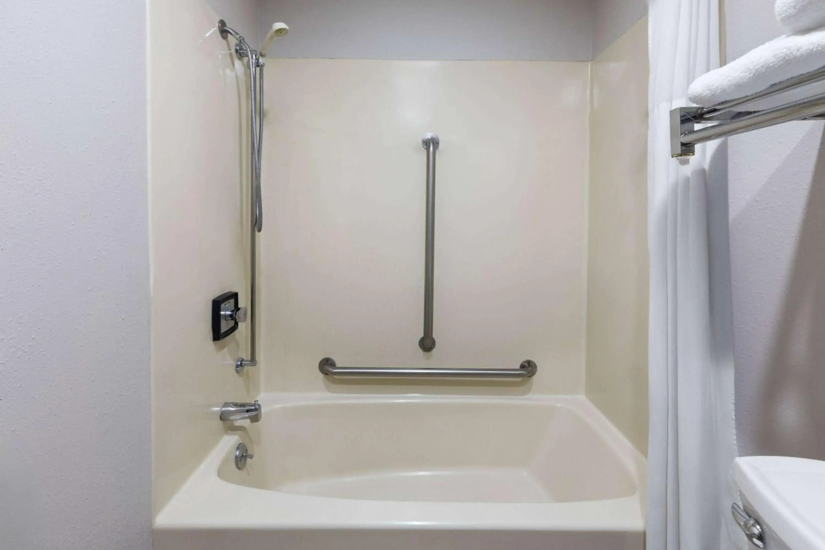 Days Inn by Wyndham Hutchinson