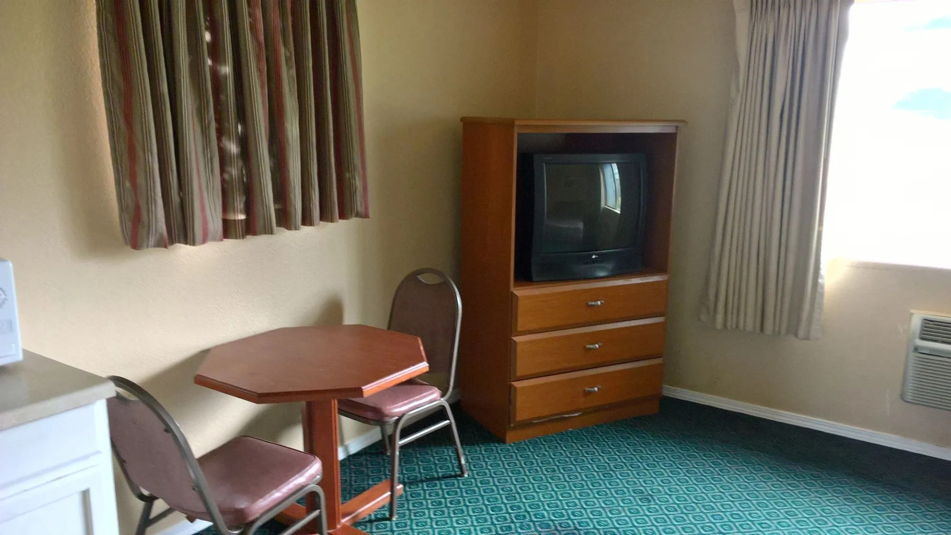 Portland Value Inn & Suites