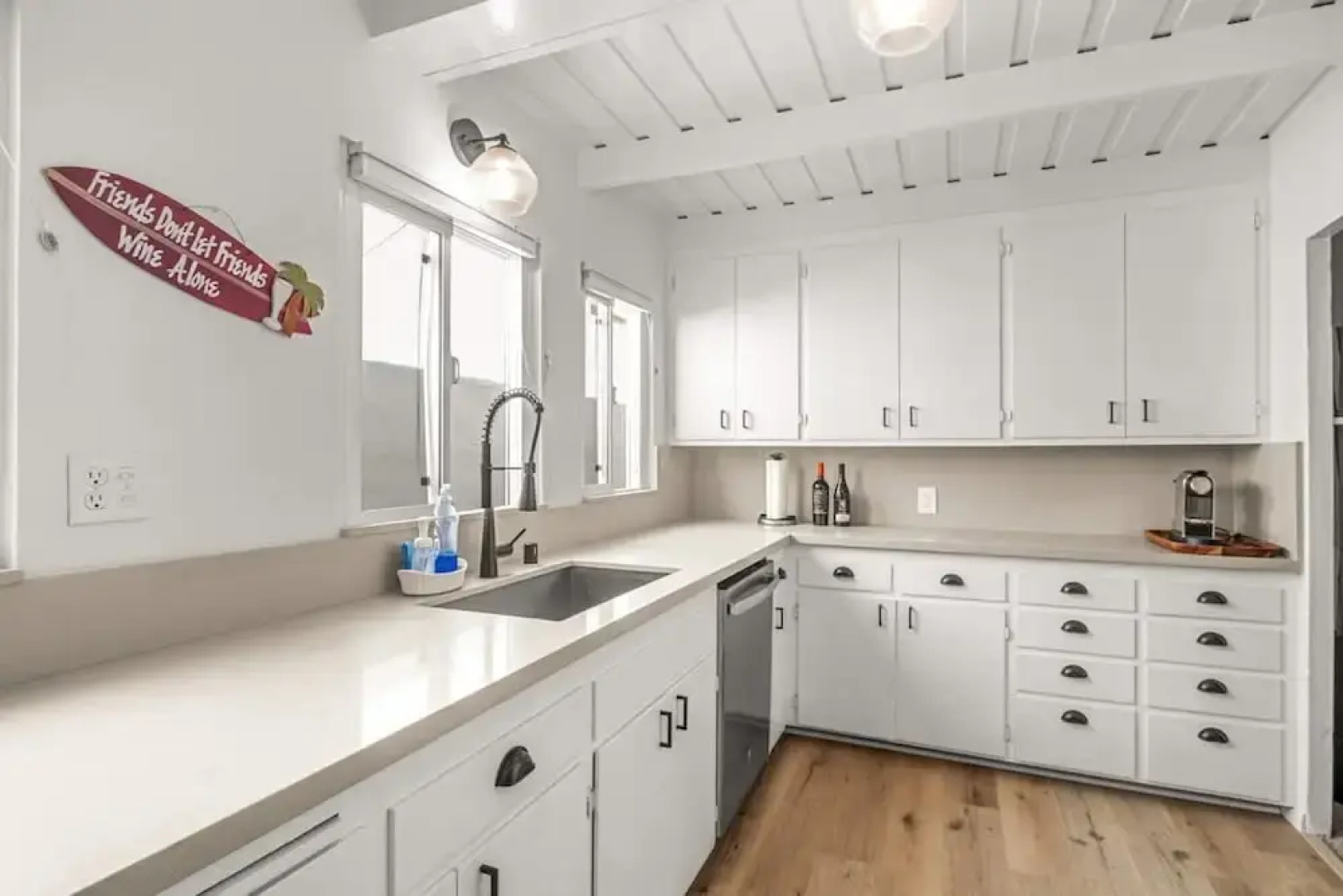 Beachside Bungalow 5 Minute Walk From the Shore