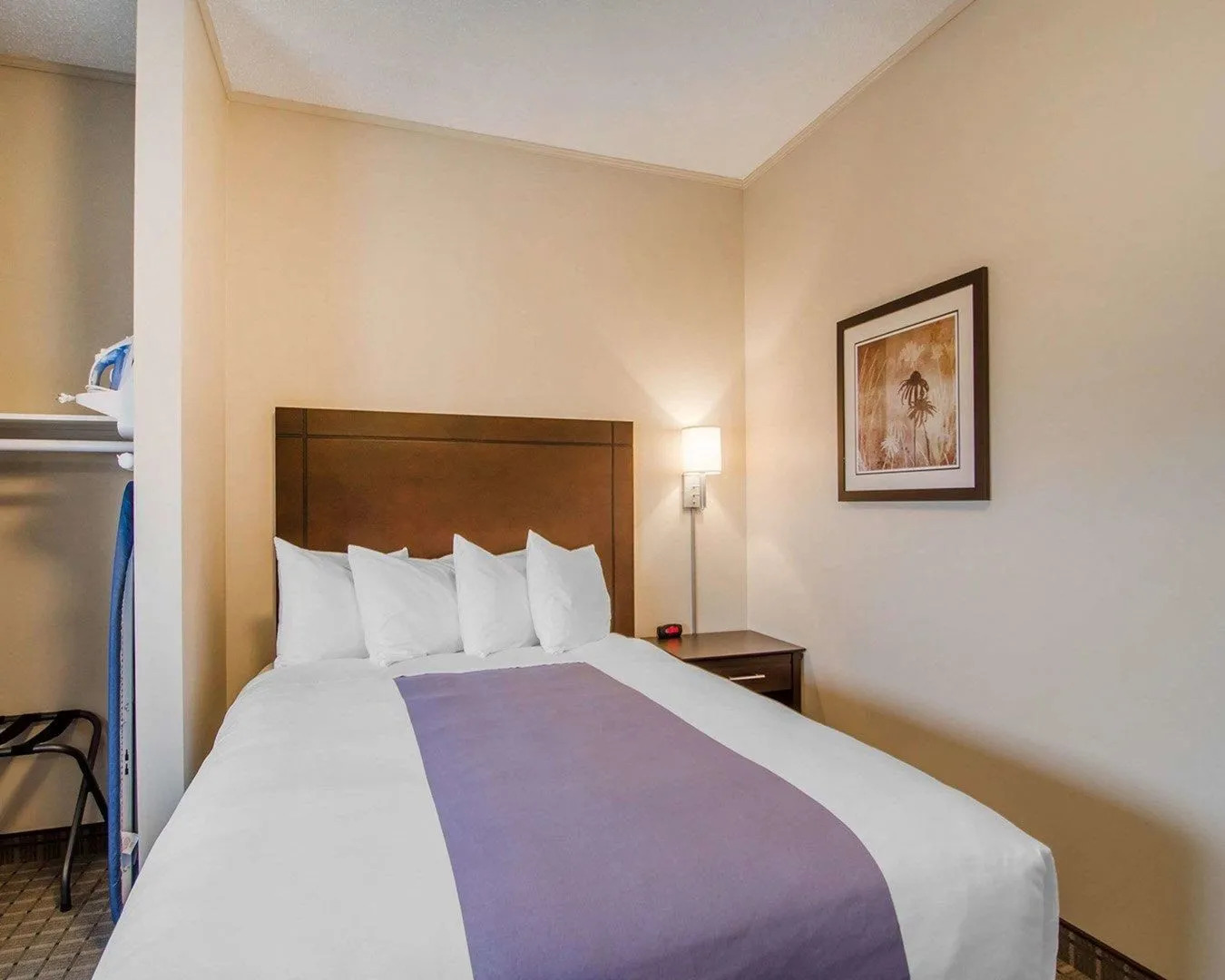 Kindersley All Suites Hotel