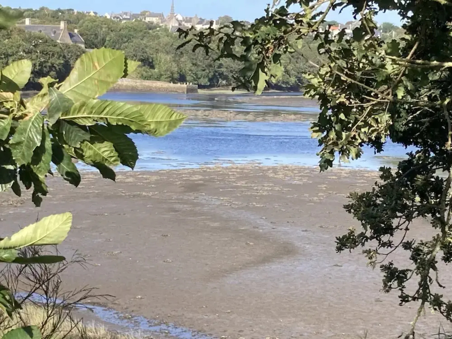 House in Breles Near Rock Beach & Amusement Park