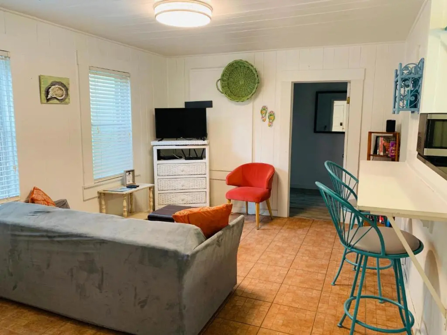 Key Lime Cottage - 1930's Cottage Steps from the Sand