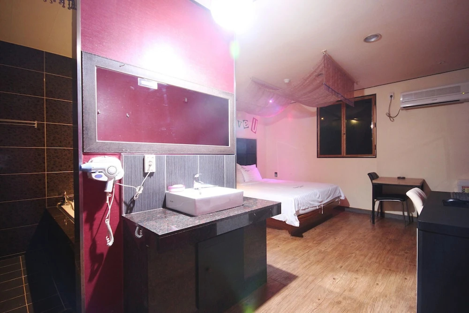 Gunsan Fox Tourist Hotel