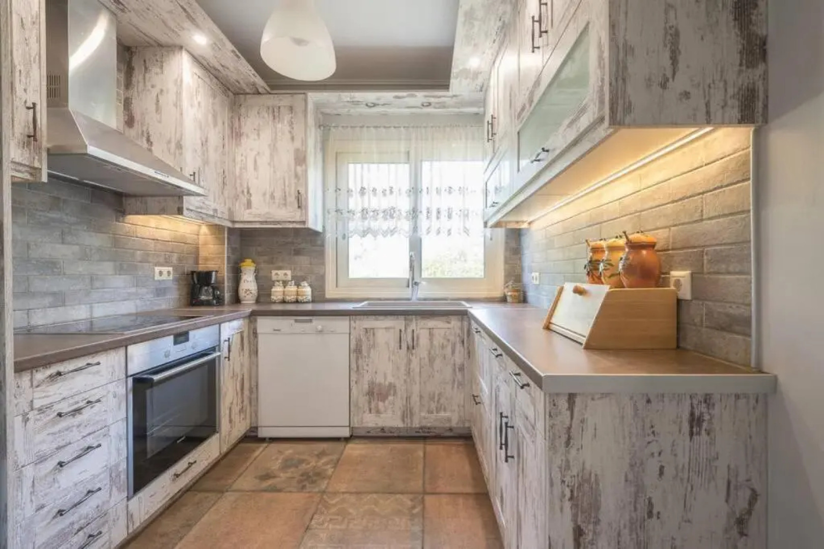 Seaside 2BR apartment in Varkiza 2mins walk from beach