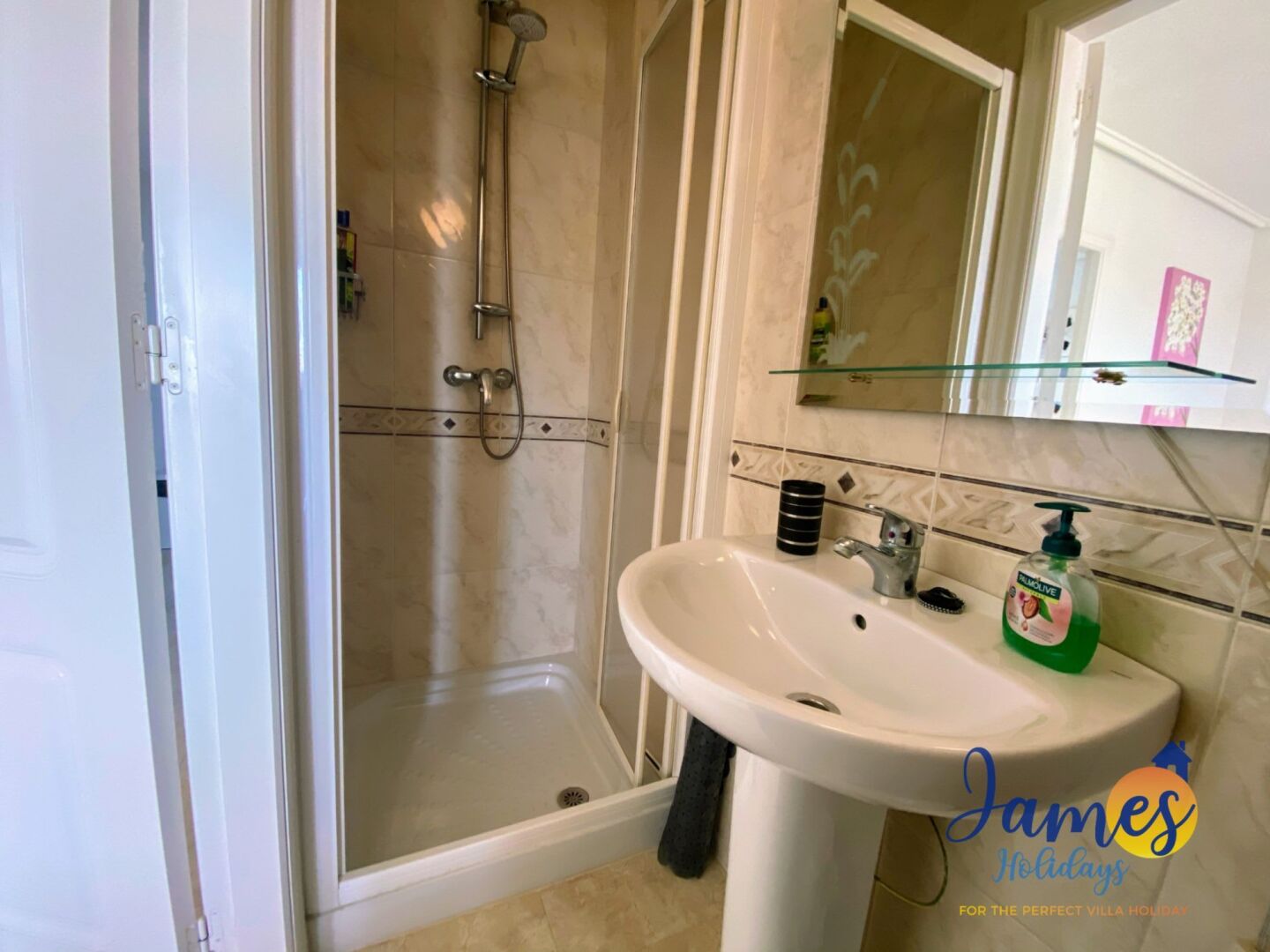 Laguna Townhouse overlooking Communal Pool LOM01