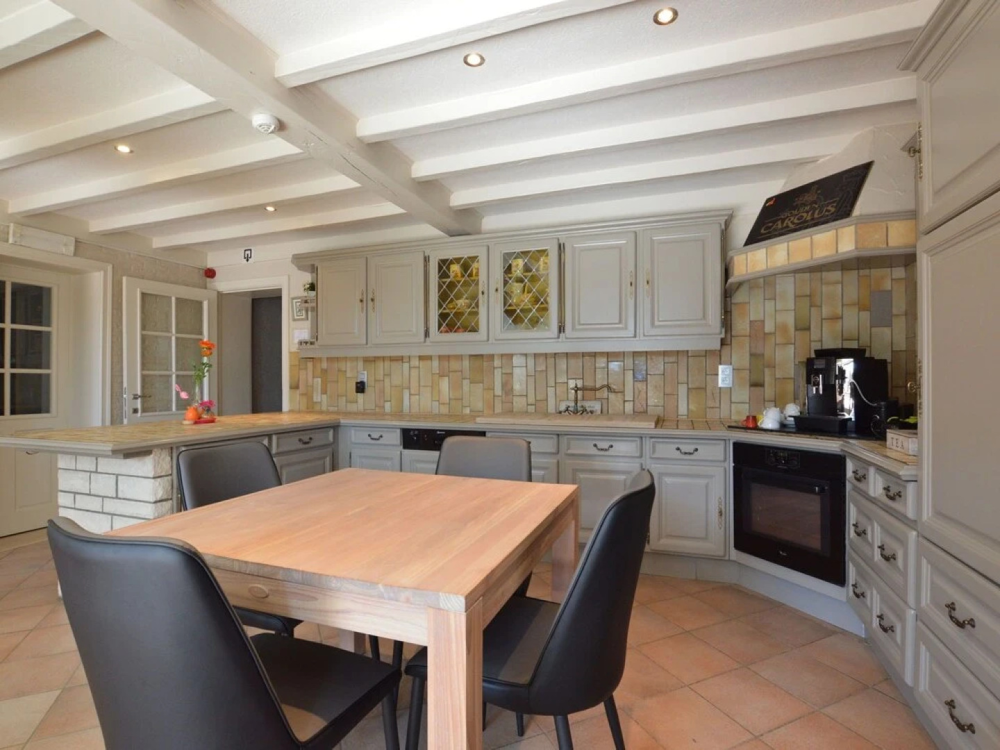 Lavish Villa in Tienen With Terrace & Garden