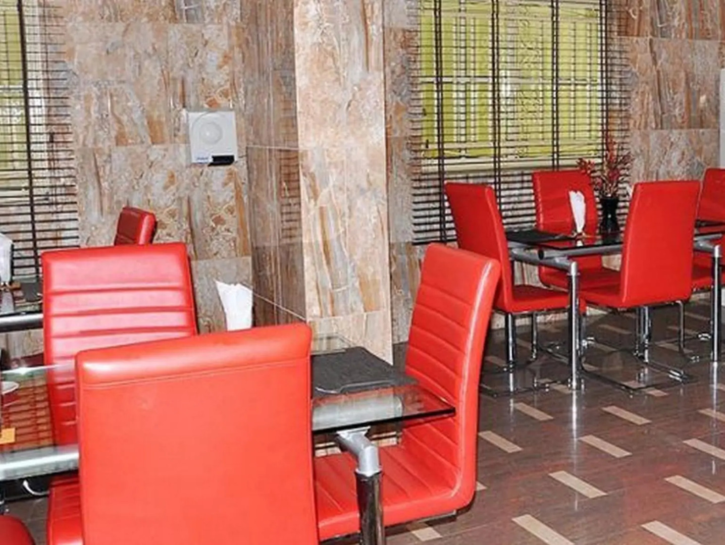 Royalview Hotel And Suites