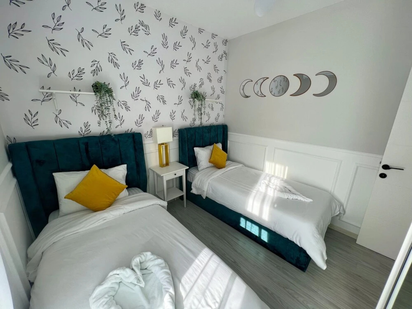 Iona Pool Apartments