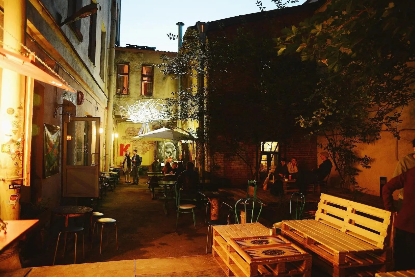 Late Breakfast Club Hotel