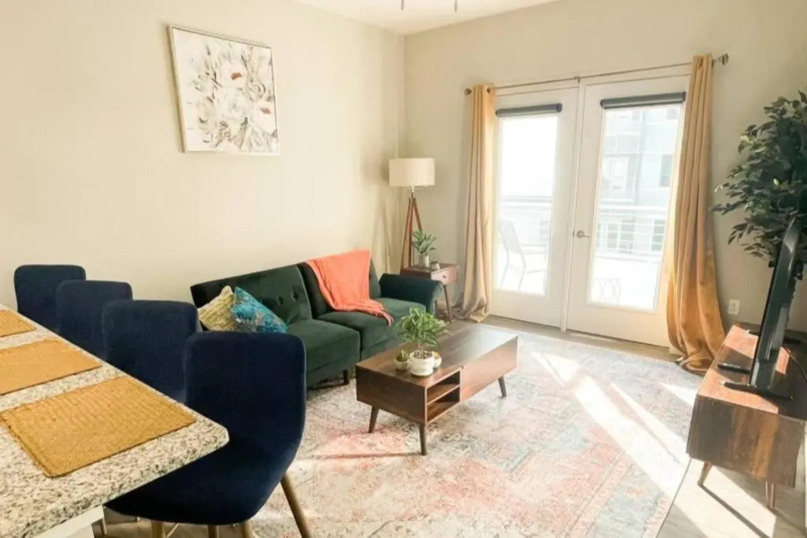 Museum District Apt Retreat w/BBQ Patio and Pool