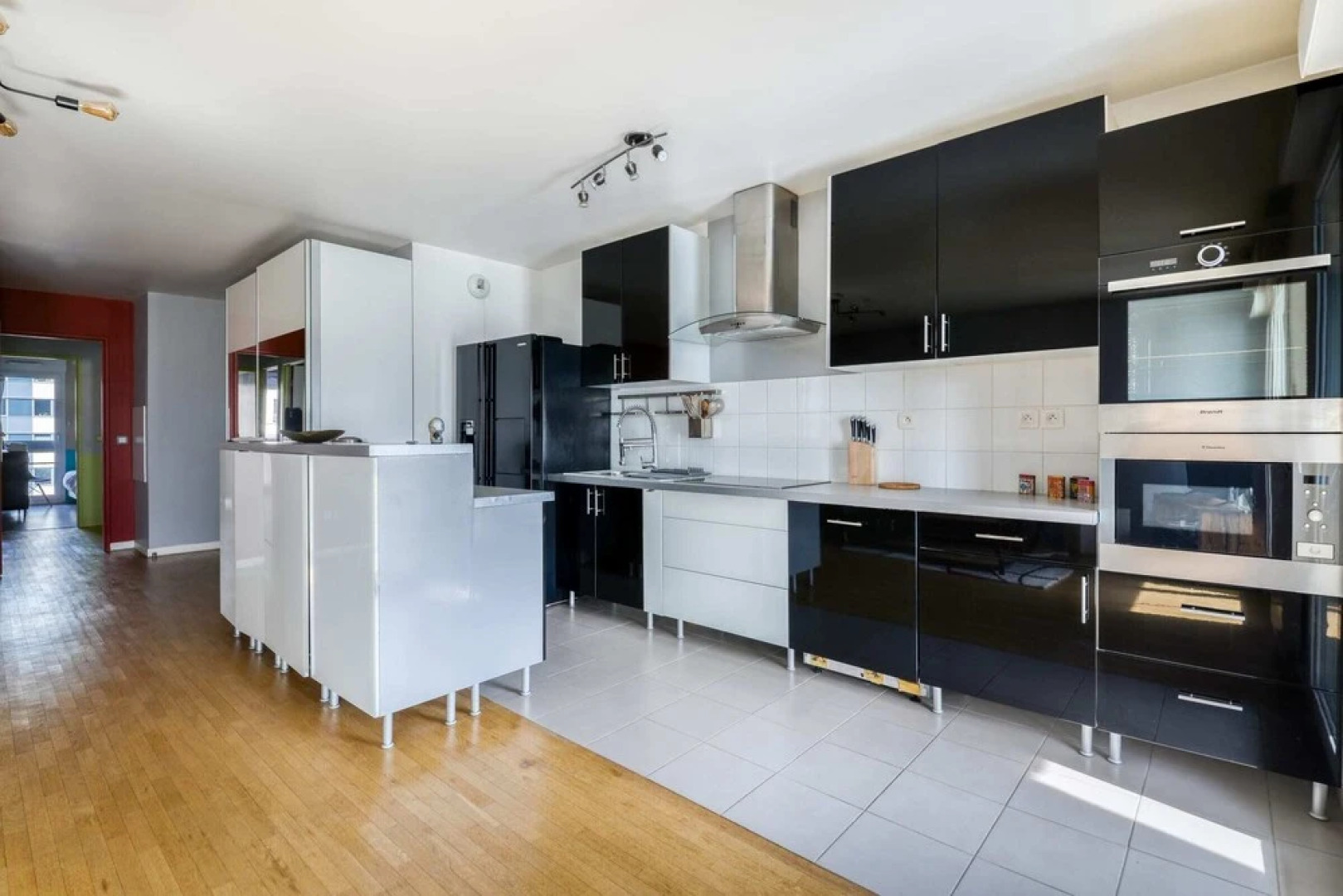 Spacious Apartment With Stunning View of Paris la Défense Fits up to 8