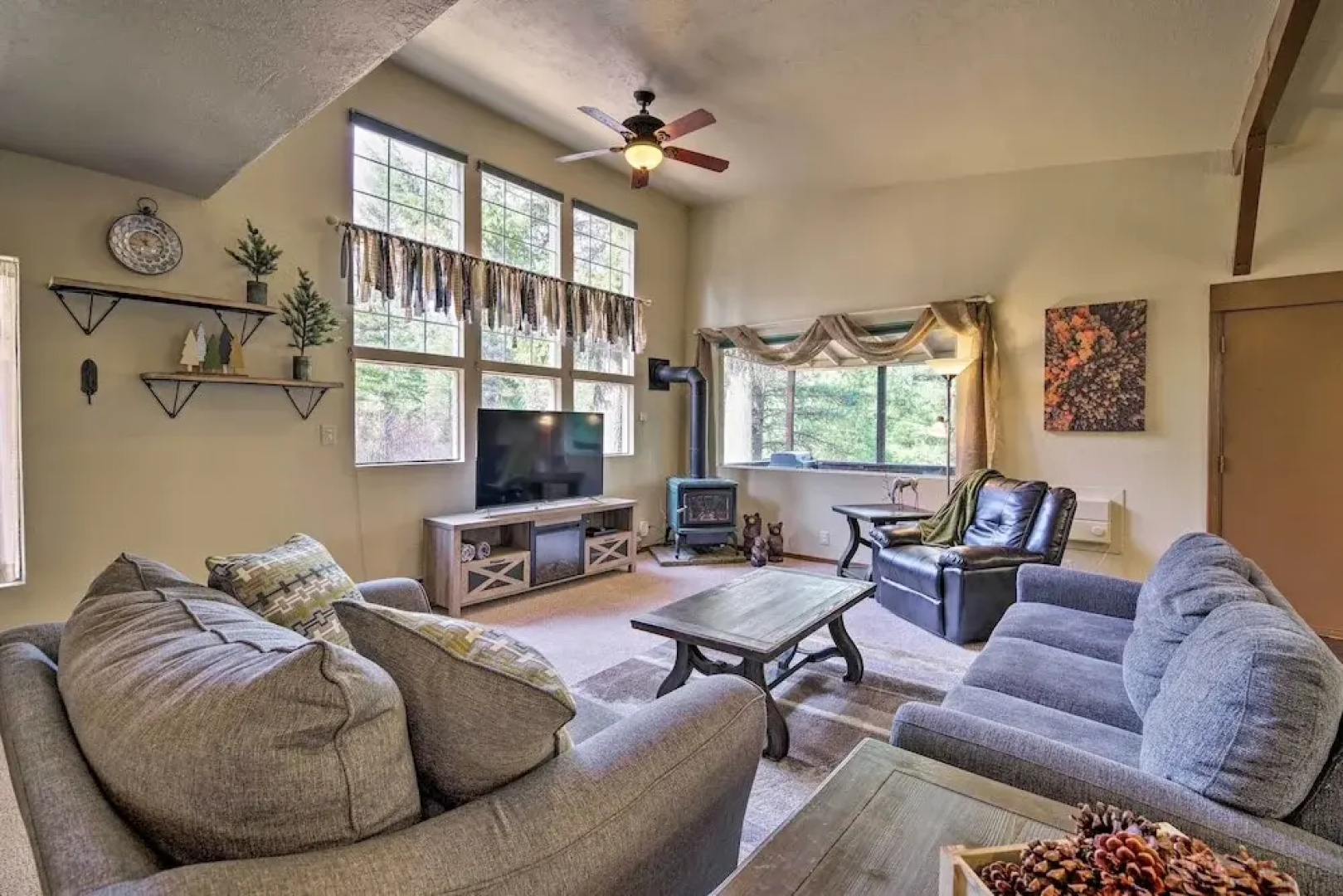 Private Cabin, 5-min Drive to Hot Springs & Golf!