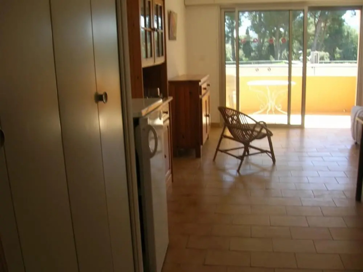 Studio in Bormes-les-mimosas, With Enclosed Garden and Wifi - 400 m Fr
