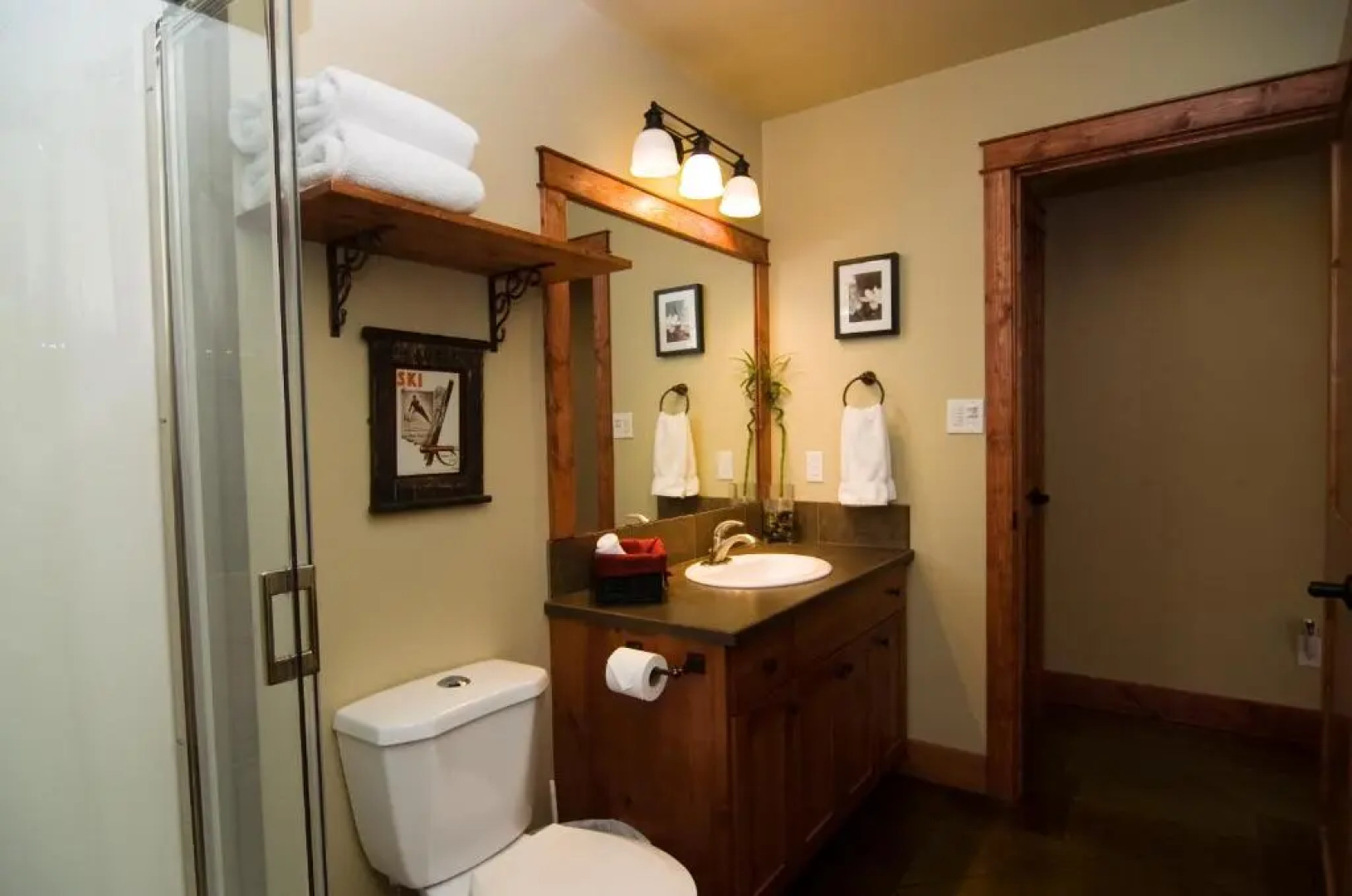 Cedar House Restaurant & Chalets