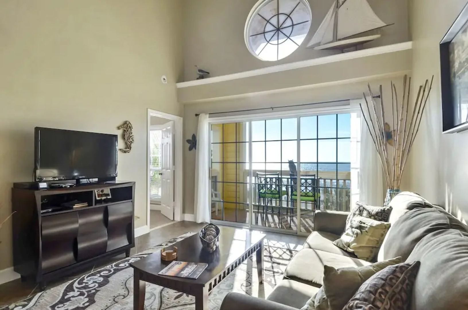 The Regal Seagull by RedAwning