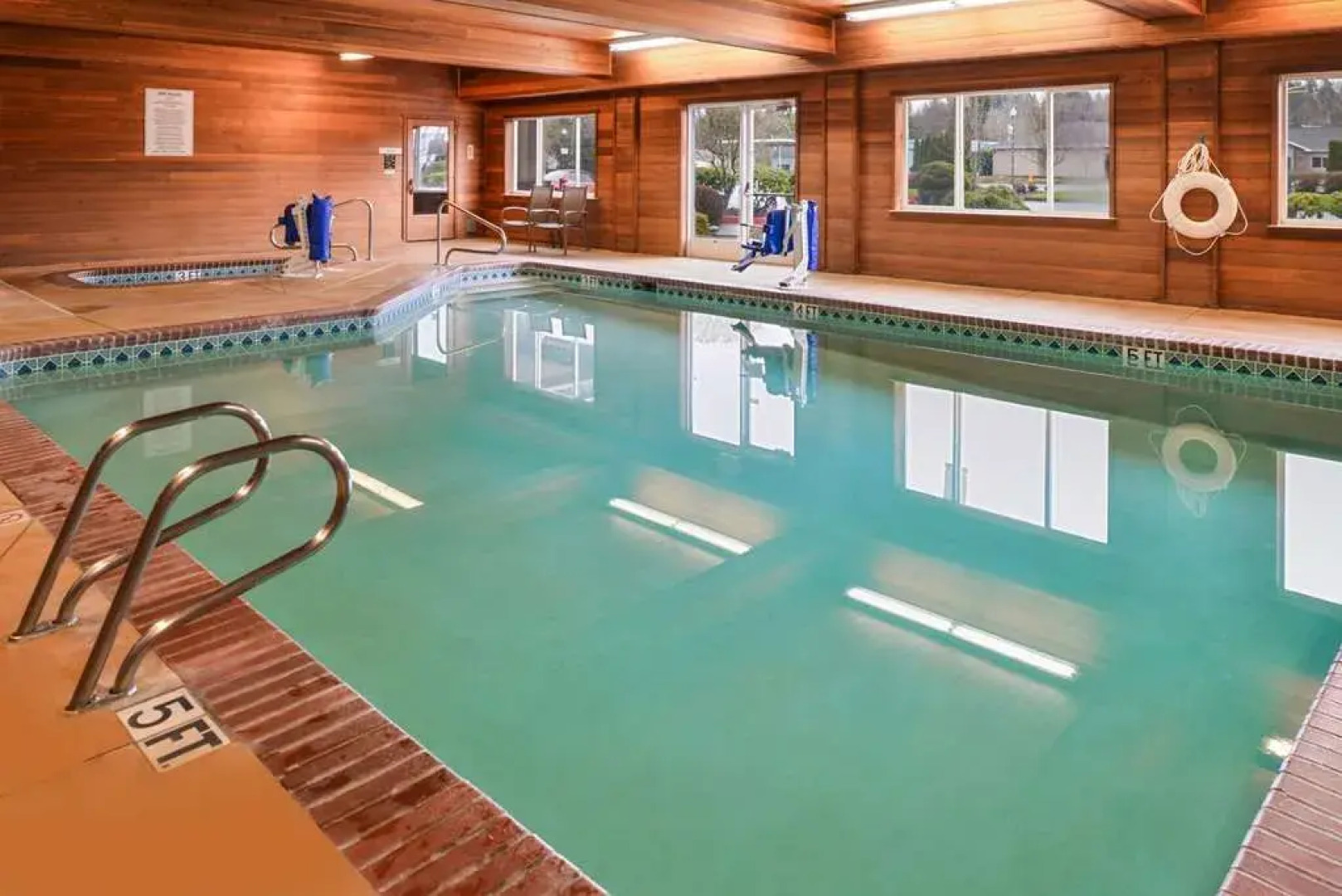 Best Western Plus Cascade Inn & Suites