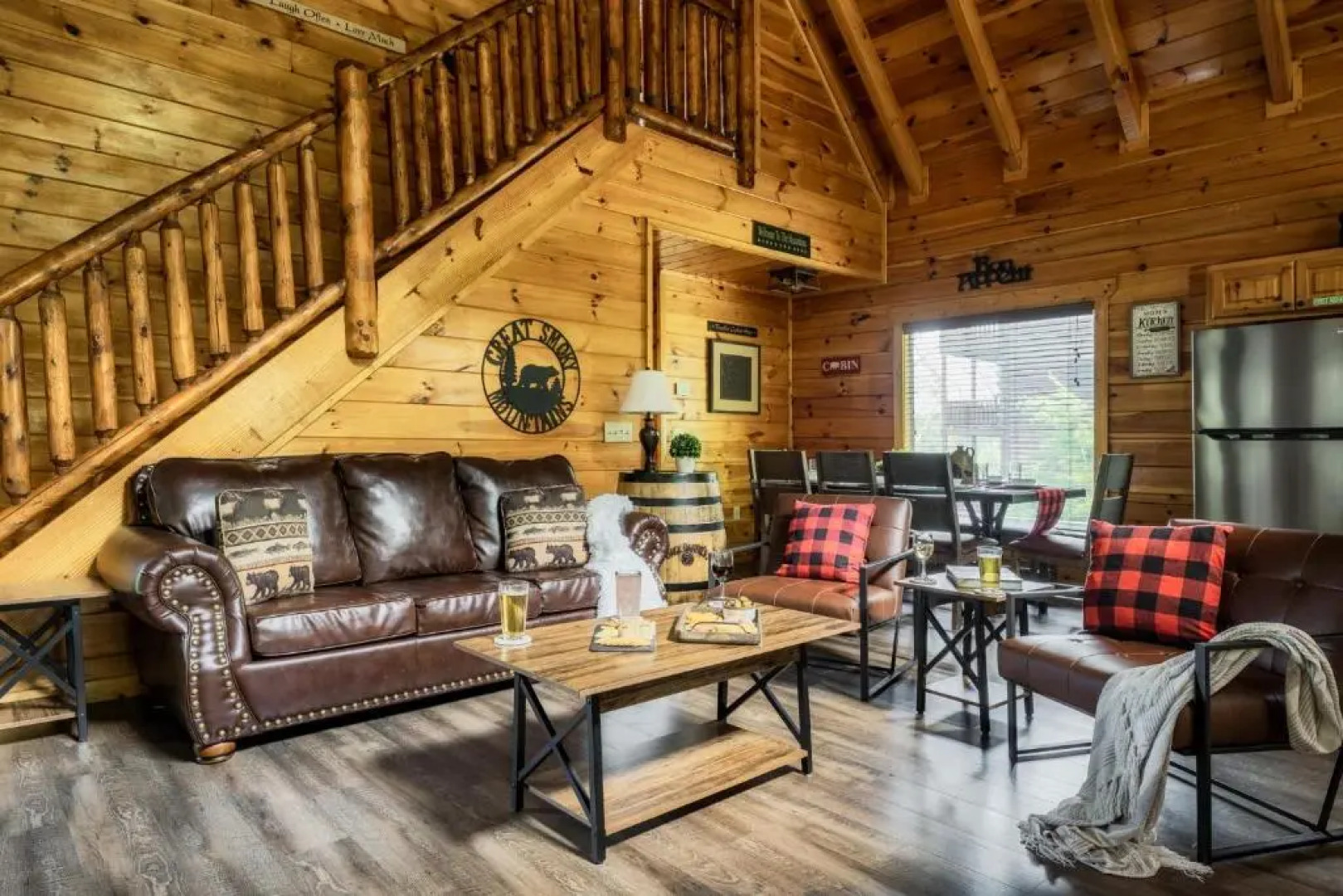 Bear Time Cabin - Scenic Mountain View, Firepit, Hot Tub, Theater, 4BR 3BA Sleeps 14