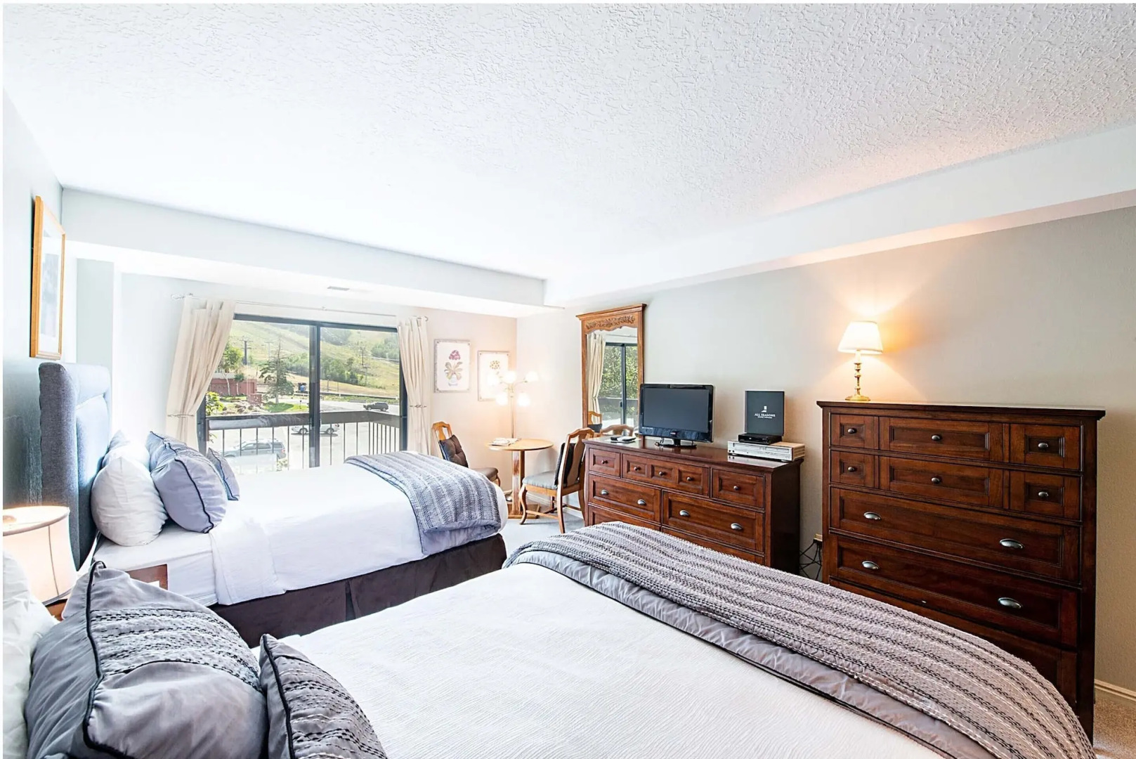 Shadow Ridge by All Seasons Resort Lodging