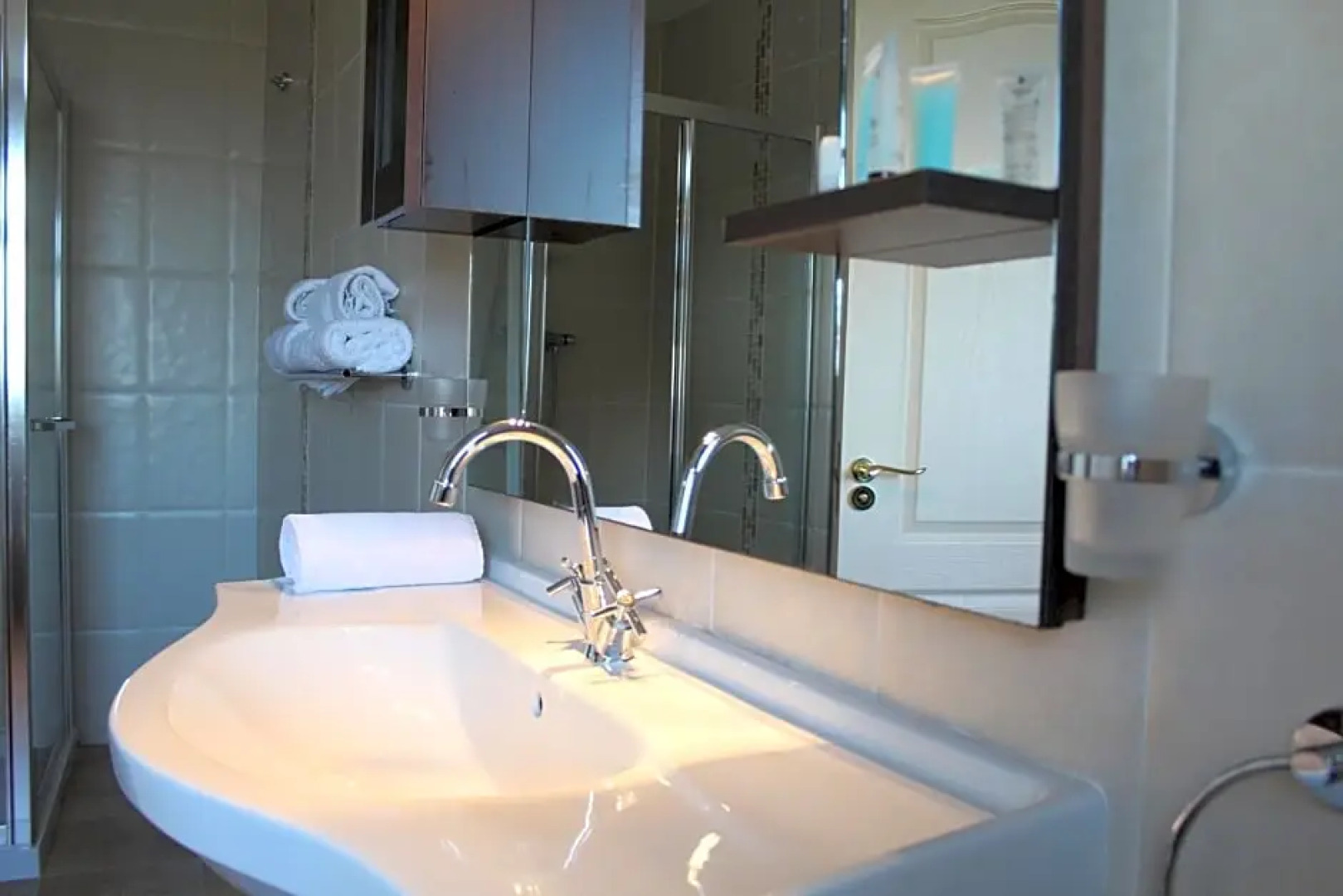 Connemara Lake Hotel