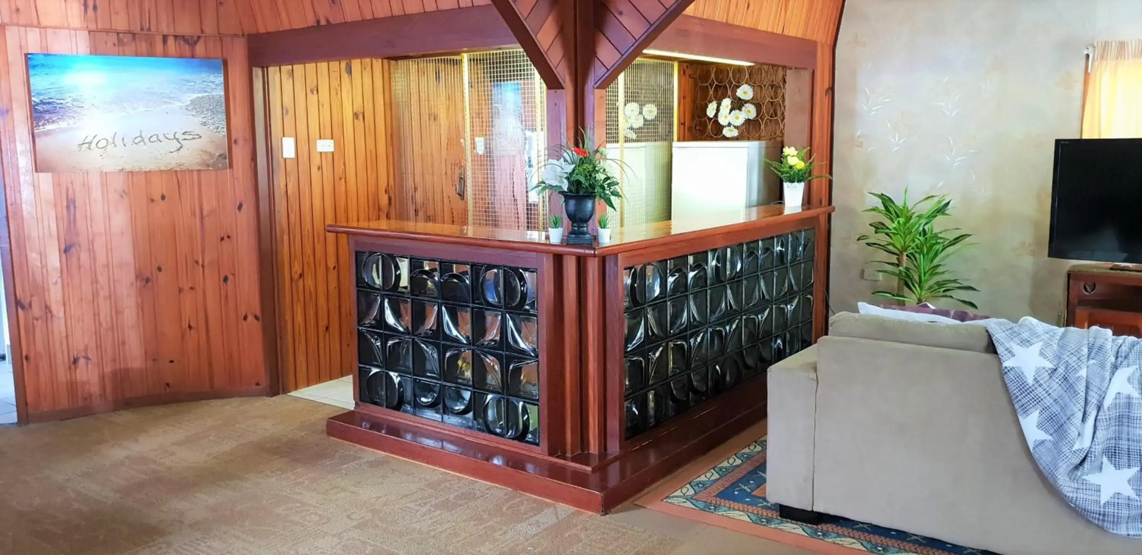 WOODY Pt - AMAZING 1970's SHARE HOUSE BY THE SEA-3 rooms available!