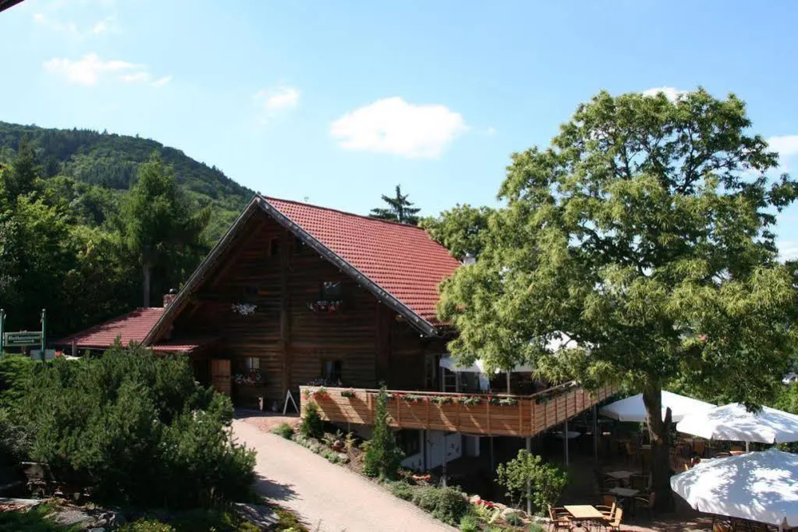 Kastanienhof Apartment und Restaurant