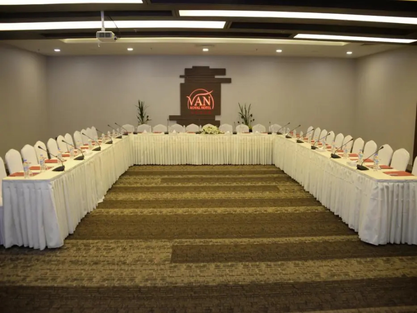 Van Royal Hotel