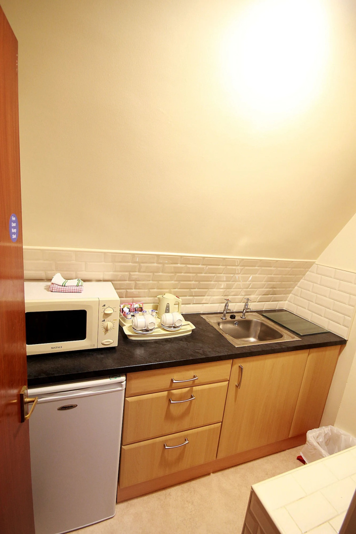 Belmore Court & Motel
