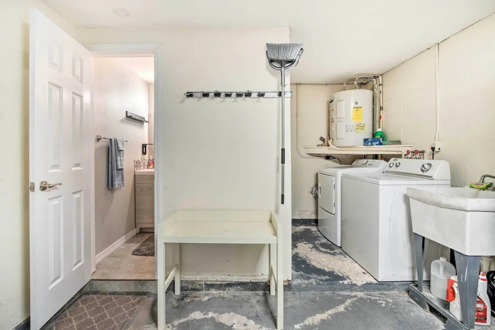 Sun-soaked Hudson Getaway w/ Canal Access!