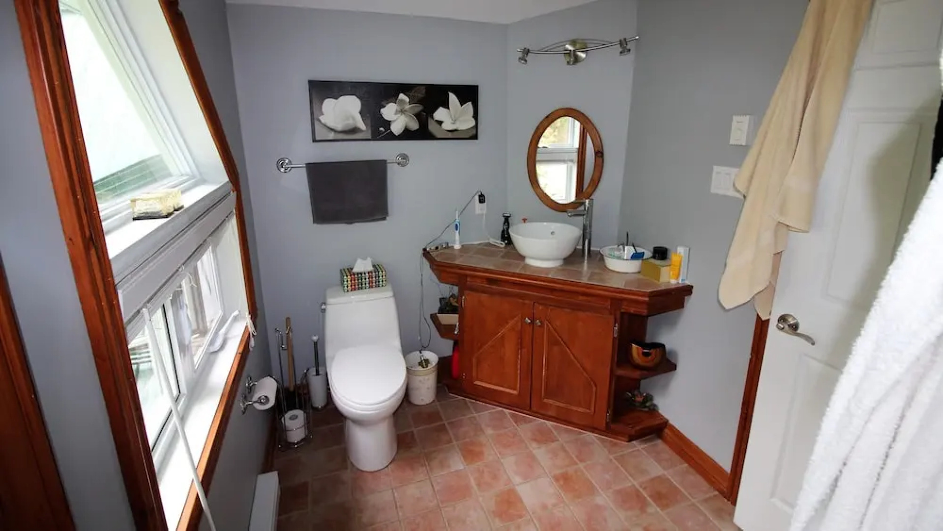 Duhamel Rock Cliff 3-Bedroom Waterfront Chalet