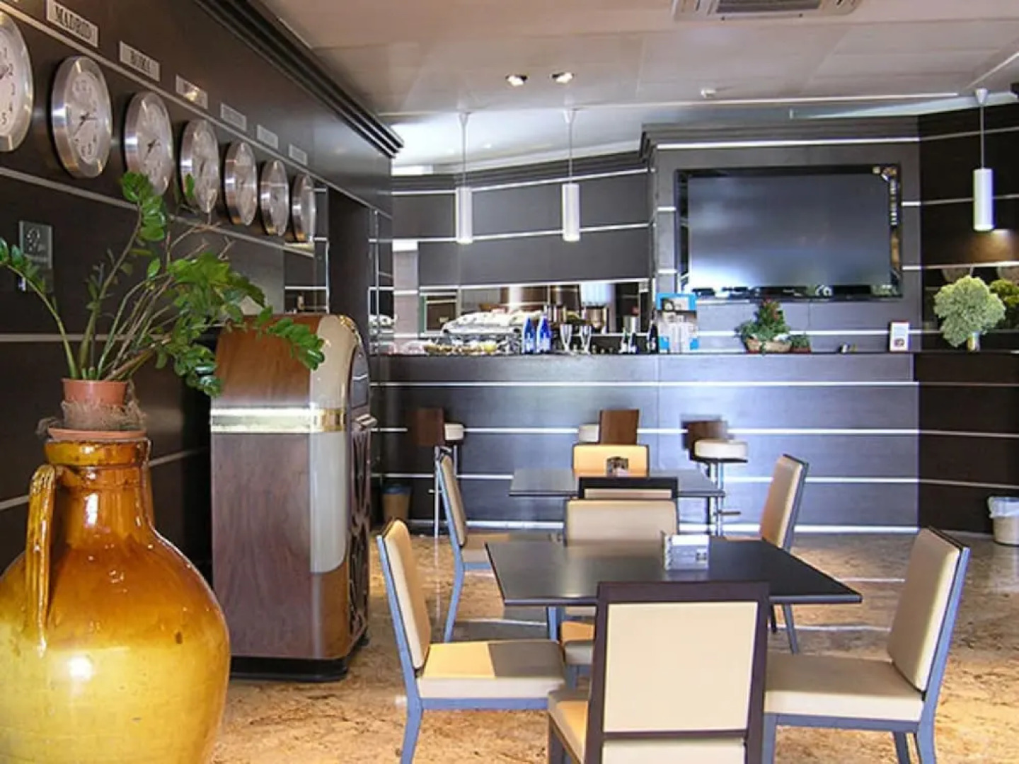 Dado Hotel International