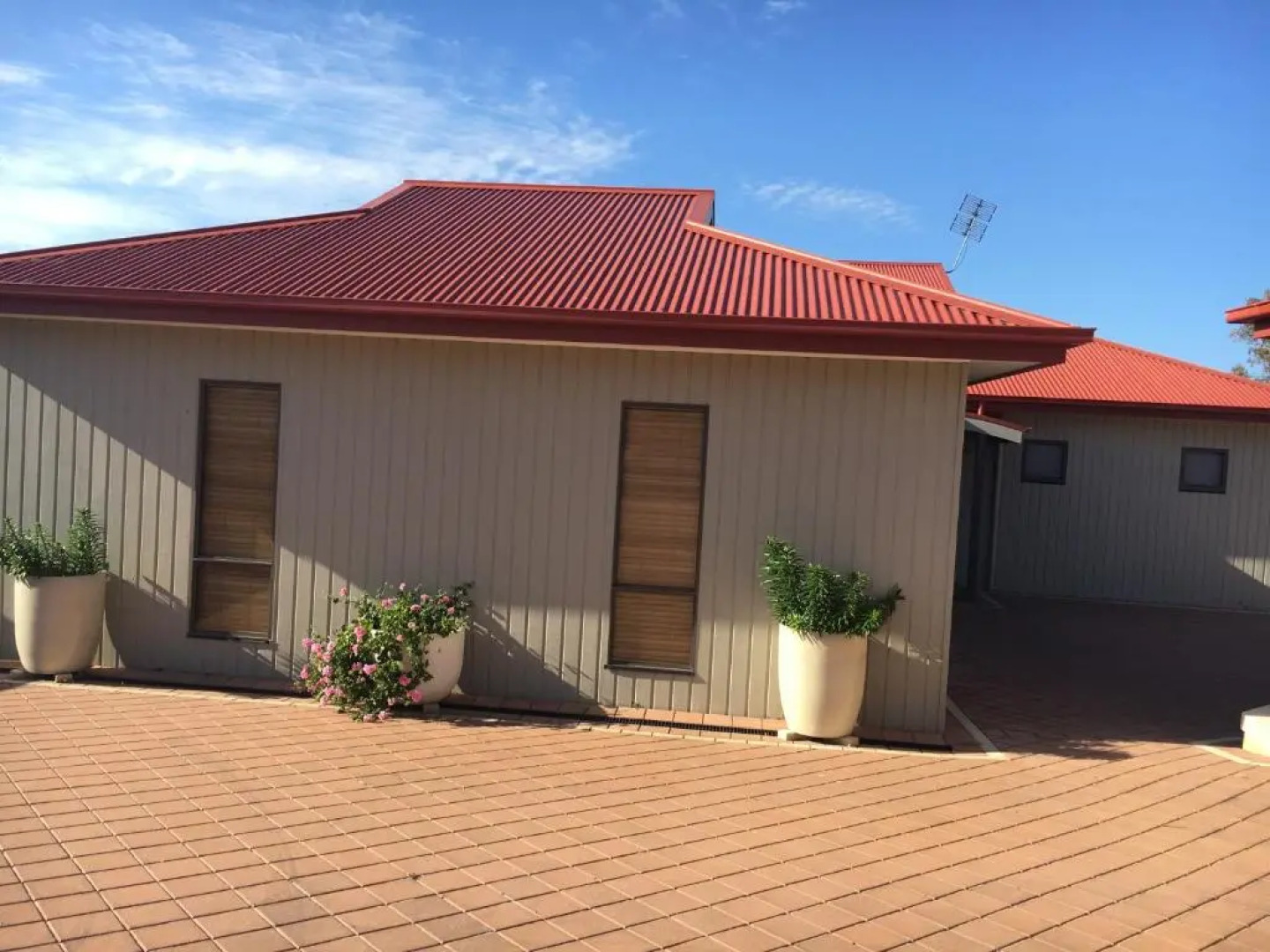 Paula's Place 8 Ti Tree Close Robe