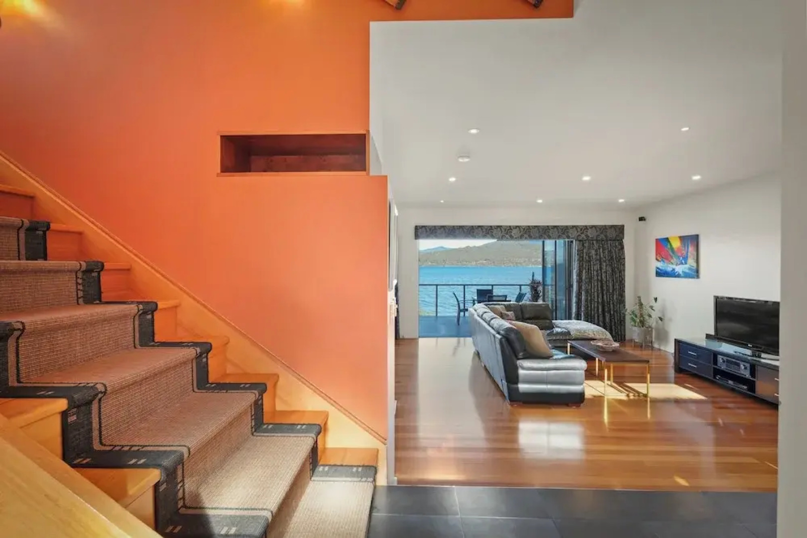 Waterfront Home - Gorgeous Views - 2 Bed