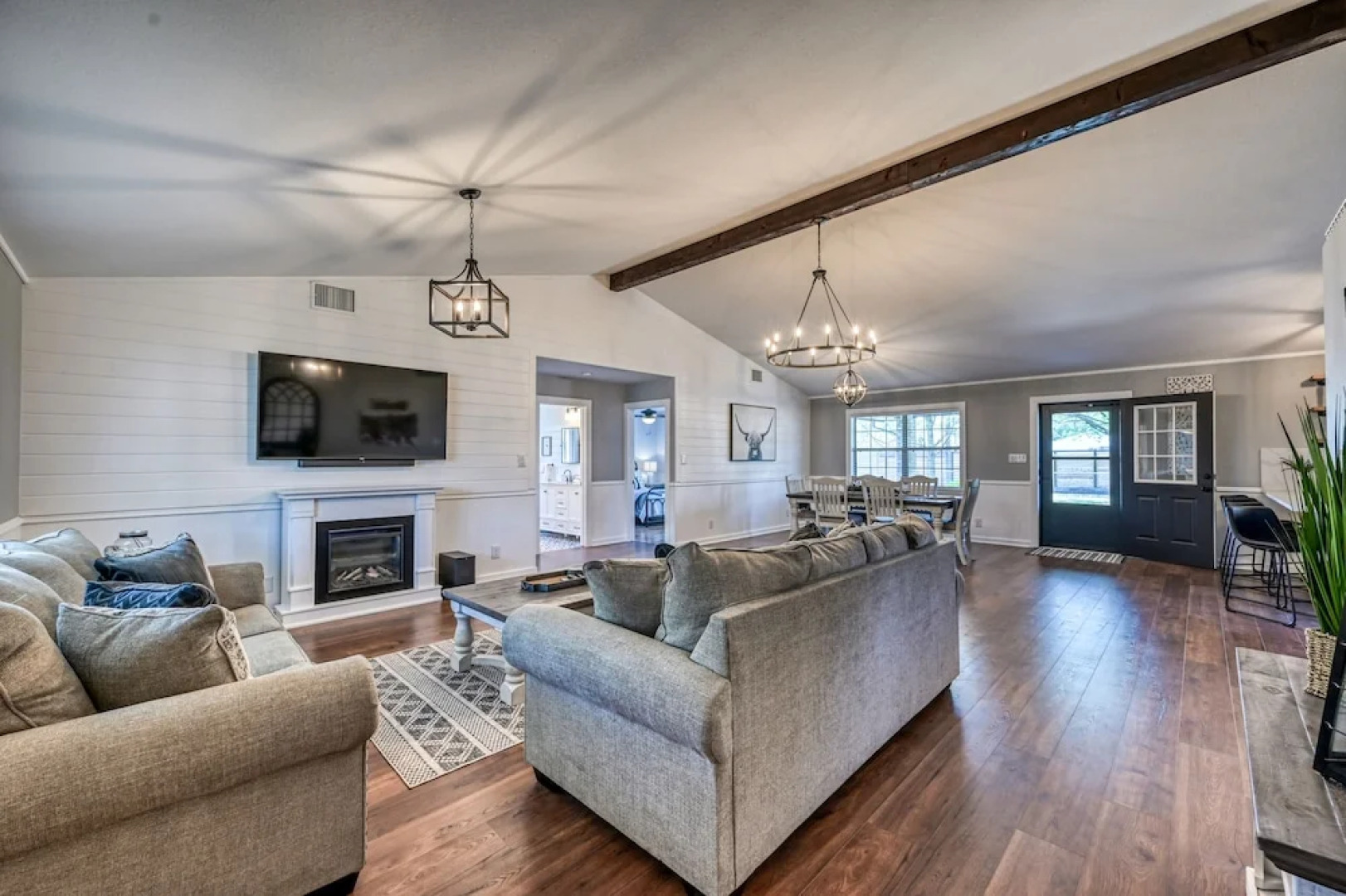 Wow! Exceptional House With Inviting Fire Pit!