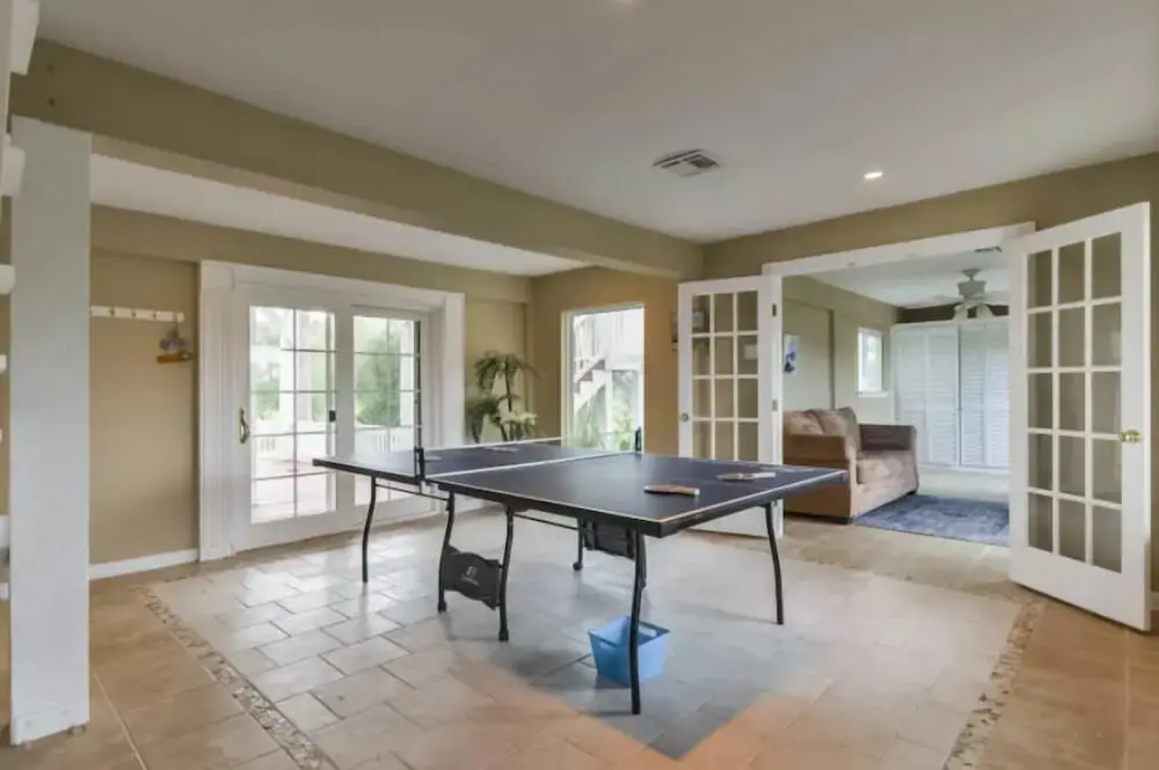 Fun in the Sun in Seabrook Kemah Huge Deck Games Fishing Pet Friendly