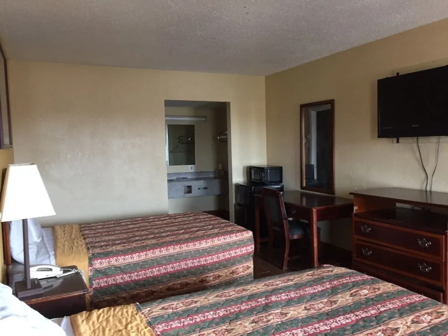 Super 8 - Jackson Central